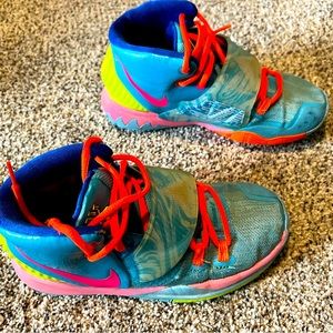 Boys size 4.5 Kyrie Irving Pool Party shoes